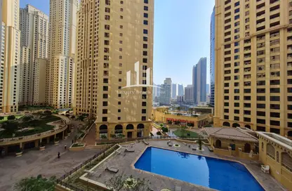 صورة لـ حوض سباحة شقة - 3 غرف نوم - 4 حمامات للبيع في صدف 4 - صدف - مساكن شاطئ الجميرا - دبي ، صورة رقم 1