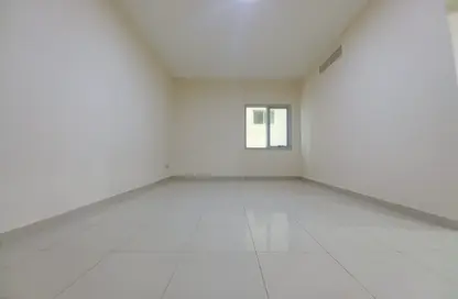 شقة - غرفة نوم - 2 حمامات للايجار في شارع التعاون - التعاون - الشارقة