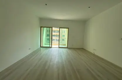 شقة - غرفة نوم - 2 حمامات للايجار في الظفرة 4 - الظفرة - جرينز - دبي شقة - غرفة نوم - 2 حمامات للايجار في الظفرة 4 - الظفرة - جرينز - دبي