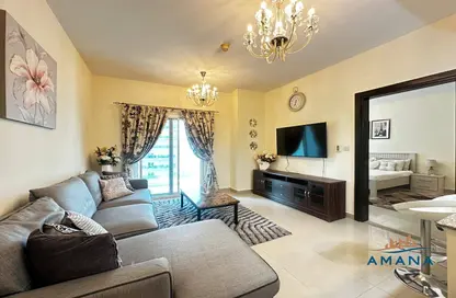 شقة - غرفة نوم - 2 حمامات للايجار في المساكن الحمراء - مدينة دبي الرياضية - دبي