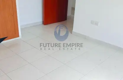 شقة - غرفة نوم - 2 حمامات للايجار في منطقة القرهود - دبي شقة - غرفة نوم - 2 حمامات للايجار في منطقة القرهود - دبي