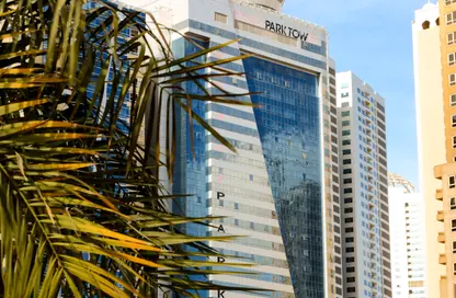 Apartment - 3 Bedrooms - 4 Bathrooms for rent in Robot Park Tower - Al Khan - Sharjah