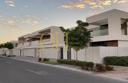 Villa - 5 Bedrooms - 6 Bathrooms for sale in West Yas - Yas Island - Abu Dhabi
