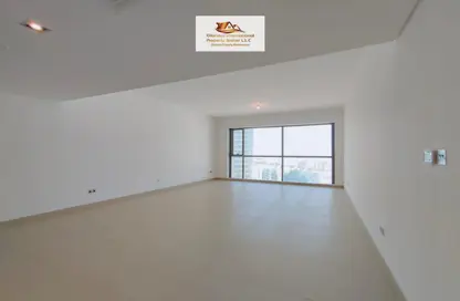 Empty Room image for: Apartment - 2 Bedrooms - 3 Bathrooms for rent in Danet Abu Dhabi - Abu Dhabi, Image 1