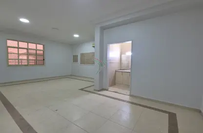 Villa - 5 Bedrooms - 6 Bathrooms for rent in Al Dafeinah - Asharej - Al Ain