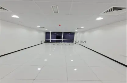 مكتب - استوديو - 2 حمامات للايجار في برج تماني - الخليج التجاري - دبي