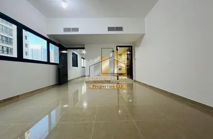 Apartment - 2 Bedrooms - 2 Bathrooms for rent in Business Towers - Electra Street - Abu Dhabi
