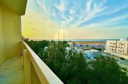 شقة - 2 غرف نوم - 2 حمامات للايجار في مساكن كورنيش عجمان - طريق كورنيش عجمان - عجمان