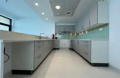 Duplex - 3 Bedrooms - 5 Bathrooms for rent in Al Dana - Al Raha Beach - Abu Dhabi