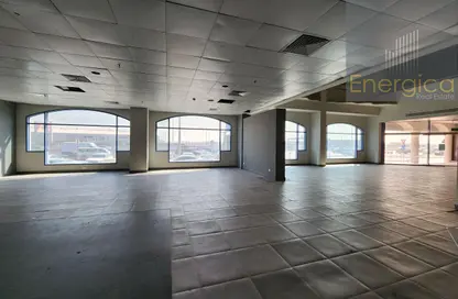 Show Room - Studio - 7+ Bathrooms for rent in SH Building - Al Khabisi - Deira - Dubai