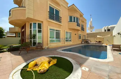 Villa - 4 Bedrooms - 4 Bathrooms for rent in Jumeirah 1 Villas - Jumeirah 1 - Jumeirah - Dubai