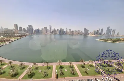 شقة - 4 غرف نوم - 5 حمامات للايجار في برج البحيرة - المجاز 1 - المجاز - الشارقة