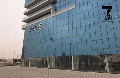 شقة - 2 غرف نوم - 3 حمامات للايجار في Al Naeem Twin Tower - دفن الخور - رأس الخيمة