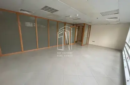 نصف طابق - استوديو - 1 حمام للايجار في شارع حمدان - أبوظبي