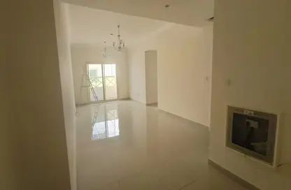 Apartment - 3 Bedrooms - 3 Bathrooms for rent in Muwailih Building - Muwaileh - Sharjah