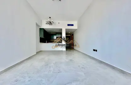 Apartment - 1 Bedroom - 2 Bathrooms for rent in Sama Al Jaddaf - Al Jaddaf - Dubai