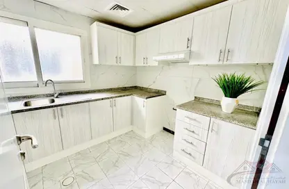 شقة - غرفة نوم - 2 حمامات للايجار في مبنى جي جي كو مويلح - تجارية مويلح - الشارقة شقة - غرفة نوم - 2 حمامات للايجار في مبنى جي جي كو مويلح - تجارية مويلح - الشارقة