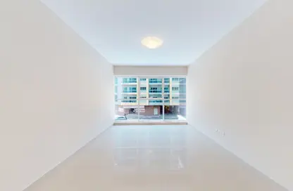 شقة - غرفة نوم - 2 حمامات للايجار في جولدن ساندز 14 - منخول - بر دبي - دبي