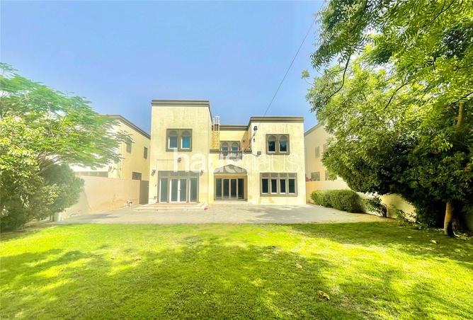 Villa - 3 Bedrooms - 3 Bathrooms for rent in Regional - Jumeirah Park - Dubai