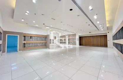 محل - استوديو - 1 حمام للايجار في قرية السيف مول - قرية السيف - شارع السلام - أبوظبي