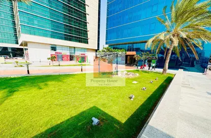 Garden image for: Apartment - 3 Bedrooms - 3 Bathrooms for rent in Al Bateen Plaza - Al Bateen - Abu Dhabi, Image 1