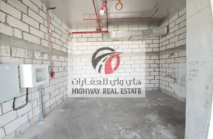 Shop - Studio for rent in Azizi Fawad Residence - Dubai Healthcare City 2 - Al Jaddaf - Dubai
