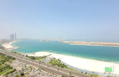Apartment - 4 Bedrooms - 5 Bathrooms for rent in Wave tower - Corniche Road - Abu Dhabi
