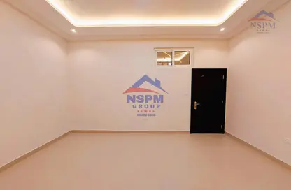 Empty Room image for: Apartment - 1 Bathroom for rent in Al Dhafrah Street - Al Mushrif - Abu Dhabi, Image 1