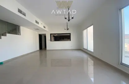 Apartment - 3 Bedrooms - 4 Bathrooms for rent in Royal JVC Building - District 10 - Jumeirah Village Circle - Dubai