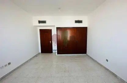 صورة لـ غرفة- غرفة النوم شقة - 2 غرف نوم - 2 حمامات للايجار في حسن ابراهيم الفردان - شارع المطار - أبوظبي ، صورة رقم 1