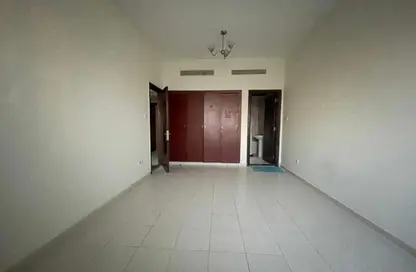 شقة - غرفة نوم - 2 حمامات للبيع في يو13 - طراز إيطالي - المدينة الدولية - دبي