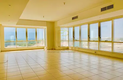 Apartment - 3 Bedrooms - 4 Bathrooms for rent in Mina Tower - Mina Road - Tourist Club Area - Abu Dhabi