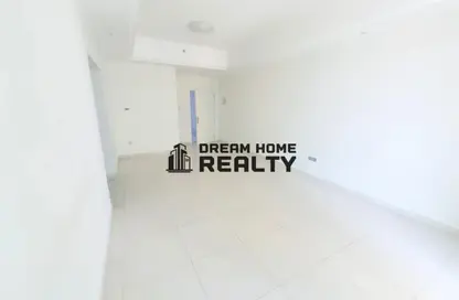 Apartment - 2 Bedrooms - 3 Bathrooms for rent in Al Khan - Sharjah