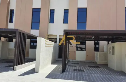 Townhouse - 2 Bedrooms - 4 Bathrooms for rent in Nasma Residence - Al Tai - Sharjah