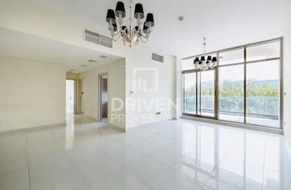 Empty Room image for: Apartment - 2 Bedrooms - 4 Bathrooms for rent in The Polo Residence - Meydan Avenue - Meydan - Dubai, Image 1