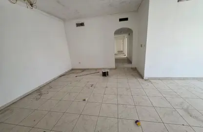 Apartment - 3 Bedrooms - 3 Bathrooms for rent in Abu Shagara building - Abu shagara - Sharjah