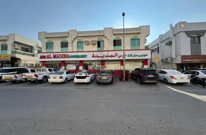 عمارة بالكامل - 8 غرف نوم - 8 حمامات للبيع في الناصرية - الشارقة