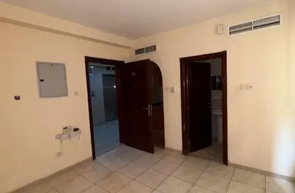 Apartment - 1 Bathroom for rent in Qasimia 10 building - Al Mahatta - Al Qasimia - Sharjah