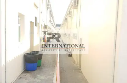 سكن عمال - استوديو - 8 حمامات للايجار في الجرف الصناعية - عجمان