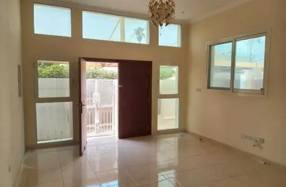 Villa - 3 Bedrooms - 5 Bathrooms for rent in Jumeirah 1 - Jumeirah - Dubai