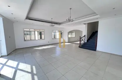Villa - 4 Bedrooms - 4 Bathrooms for rent in Jumeirah 1 Villas - Jumeirah 1 - Jumeirah - Dubai