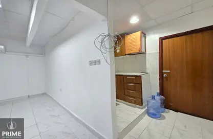 Apartment - Studio - 1 Bathroom for rent in Al Muroor Building - Sultan Bin Zayed the First Street - Muroor Area - Abu Dhabi