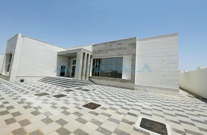 Villa - 4 Bedrooms - 7 Bathrooms for sale in Julfar - Ras Al Khaimah