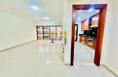 Apartment - 1 Bedroom - 1 Bathroom for rent in Golden Sands 9 - Mankhool - Bur Dubai - Dubai