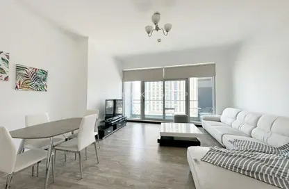 Living / Dining Room image for: Apartment - 1 Bedroom - 1 Bathroom for sale in The Torch - Dubai Marina - Dubai, Image 1