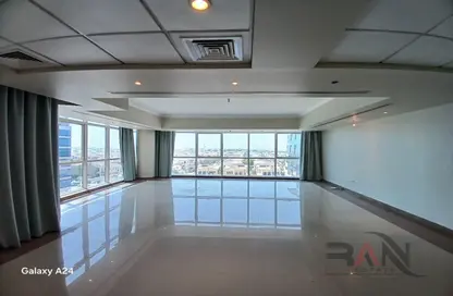 Apartment - 3 Bedrooms - 5 Bathrooms for rent in Khalifa Park Tower - Al Salam Street - Abu Dhabi