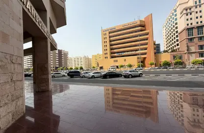 متجر - استوديو - 1 حمام للايجار في مبني طريق المكتوم - رقة البطين - ديرة - دبي