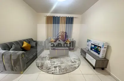 Living Room image for: Apartment - 1 Bedroom - 1 Bathroom for rent in Al Rumailah building - Al Rumailah 2 - Al Rumaila - Ajman, Image 1