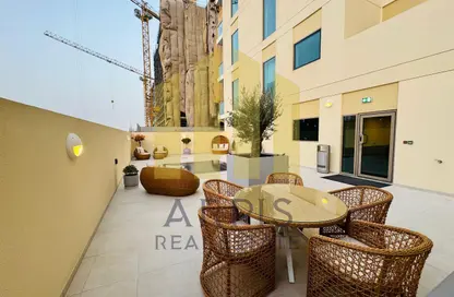 شقة - غرفة نوم - 2 حمامات للايجار في ذا فلاجشيب ثري - السطوة - دبي