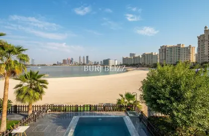 Villa - 5 Bedrooms - 6 Bathrooms for rent in Palma Residences - Palm Jumeirah - Dubai